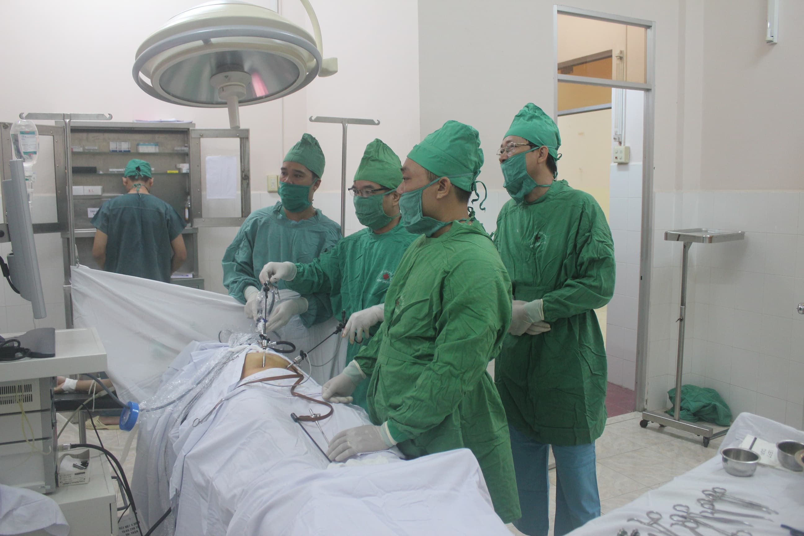 Bệnh viện Quân y 120 phẫu thuật thành công bướu giáp bằng phương pháp nội soi
