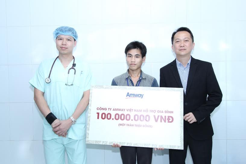 Thêm 100 triệu đồng hỗ trợ viện phí cho cặp sinh đôi dính liền tại Hà Giang