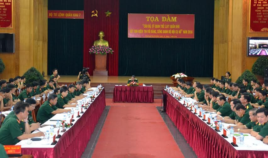 Quân khu 7 tọa đàm “Cán bộ, sĩ quan trẻ LLVT quân khu sắt son niềm tin với Đảng, xứng danh Bộ đội Cụ Hồ”
