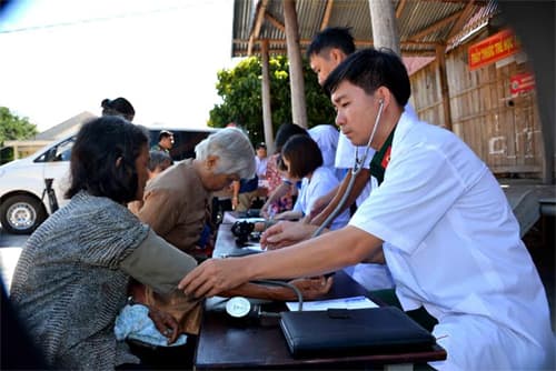 Lữ đoàn Công binh 7 khám bệnh, cấp thuốc miễn phí cho các đối tượng chính sách