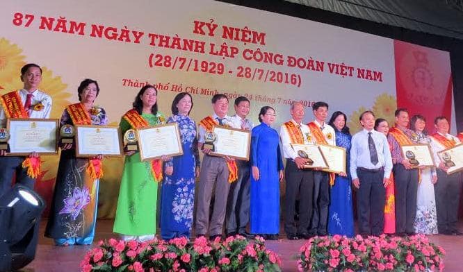 Trao tặng “Giải thưởng 28-7” cho 9 cán bộ công đoàn xuất sắc
