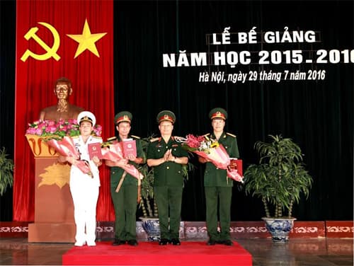 Trung tướng Phan Văn Giang dự lễ bế giảng năm học tại Học viện Quốc phòng