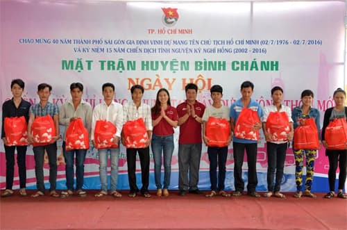 Sôi nổi Ngày hội “Chiến sĩ Kỳ nghỉ hồng chung tay xây dựng nông thôn mới” năm 2016