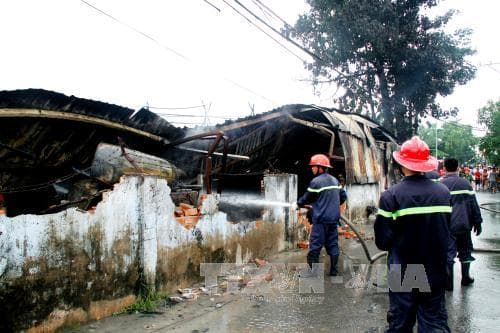 Bình Dương: Cháy xưởng sản xuất đồ chơi trẻ em, hàng trăm công nhân tháo chạy