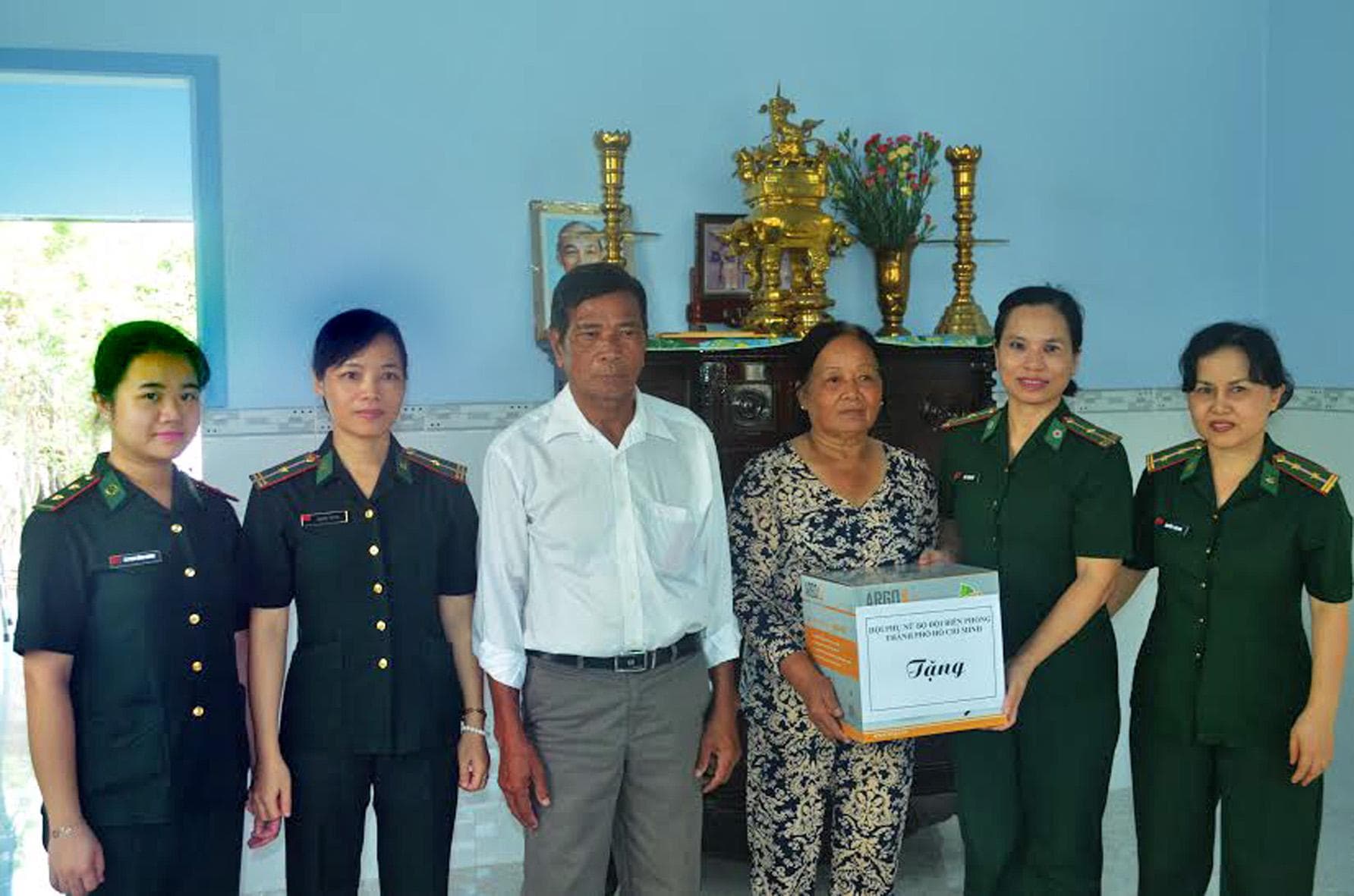 Thiết thực học tập và làm theo gương Bác