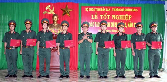 Đắk Lắk: Bế giảng lớp đào tạo sĩ quan dự bị khóa 8