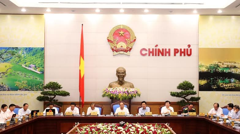 Chính phủ, thành viên Chính phủ phải đi đầu thực hành tiết kiệm