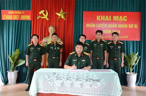 Khai mạc huấn luyện quân nhân dự bị năm 2016