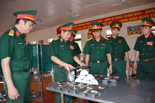 Lữ đoàn 249 thi nhà ăn, nhà bếp “chính quy-an toàn-chất lượng” năm 2016