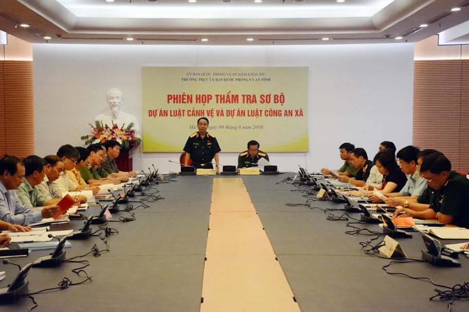 Thẩm tra sơ bộ Dự án Luật Cảnh vệ và Dự án Luật Công an xã