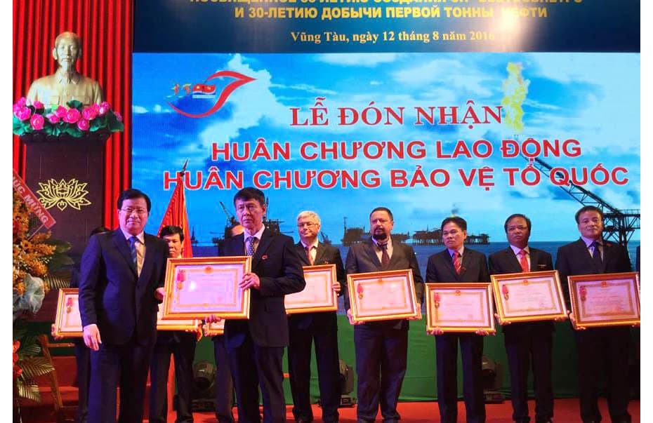 Kỷ niệm 35 năm thành lập Vietsovpetro và khánh thành Giàn khoan tự nâng Tam Đảo 05
