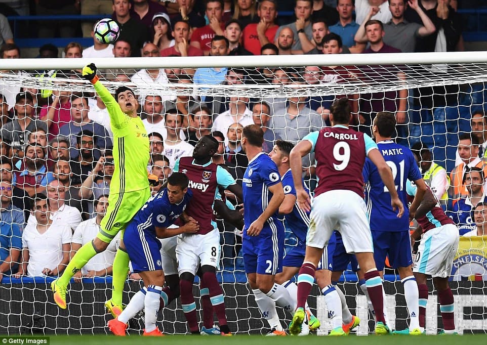 Chelsea giành chiến thắng phút chót