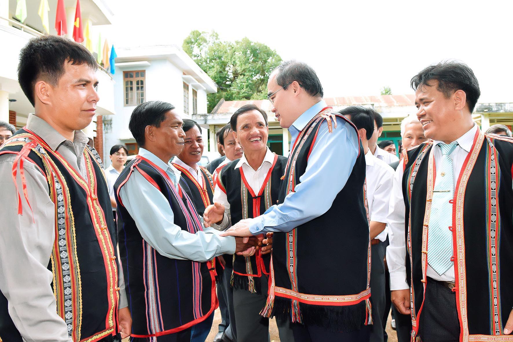 Phát huy vai trò của người có uy tín nơi buôn, làng Tây Nguyên