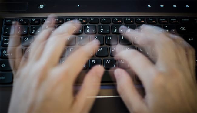 Những luận điệu "bắn quá khứ để phá tương lai"