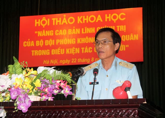 Nâng cao bản lĩnh chính trị của Bộ đội PK-KQ trong điều kiện tác chiến mới