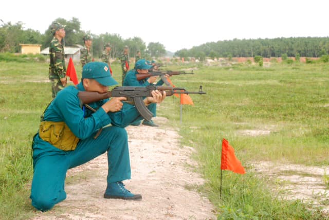 Quân khu 7 khai mạc hội thao bắn súng quân dụng nam, nữ dân quân năm 2016