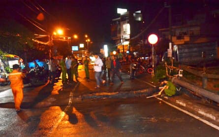 Sập cầu trọng tải 5 tấn trên đường Tân Kỳ Tân Quý