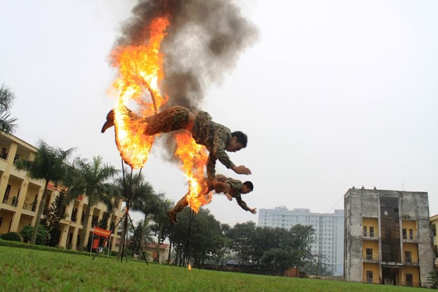 Đặc công Biệt động gian nan khổ luyện