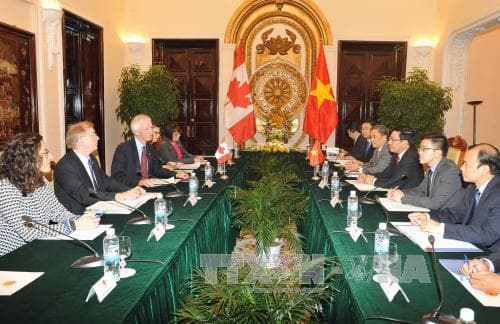 Phó thủ tướng, Bộ trưởng Ngoại giao Phạm Bình Minh hội đàm với Bộ trưởng Ngoại giao Canada Stéphan Dion