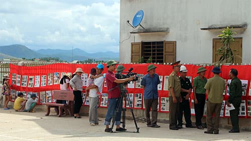 Ông Phong “triển lãm”