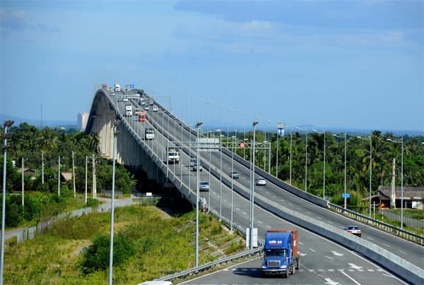 Muốn phát triển, phải ưu tiên kết nối giao thông