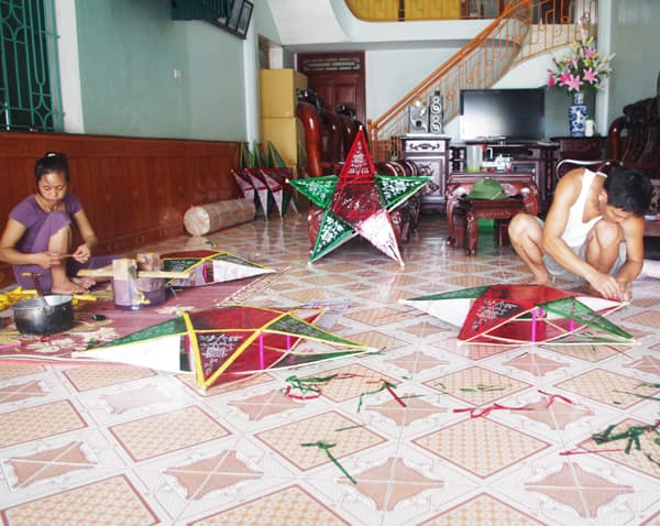 Mùa Trung thu ở “làng đèn” Báo Đáp