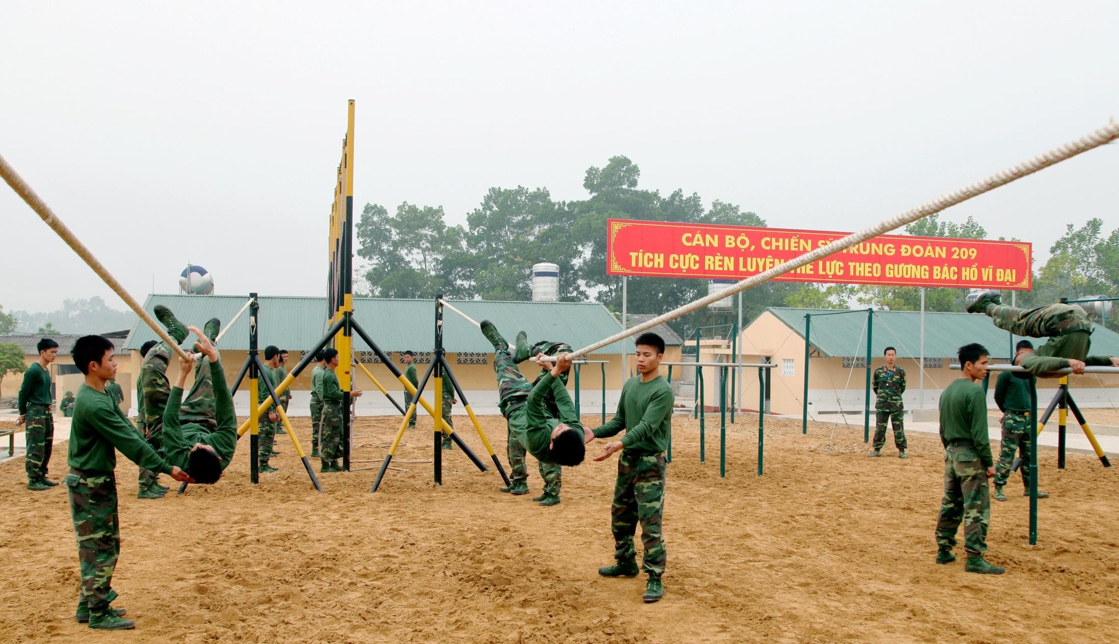 Nâng cao trách nhiệm cá nhân, phát huy vai trò tập thể