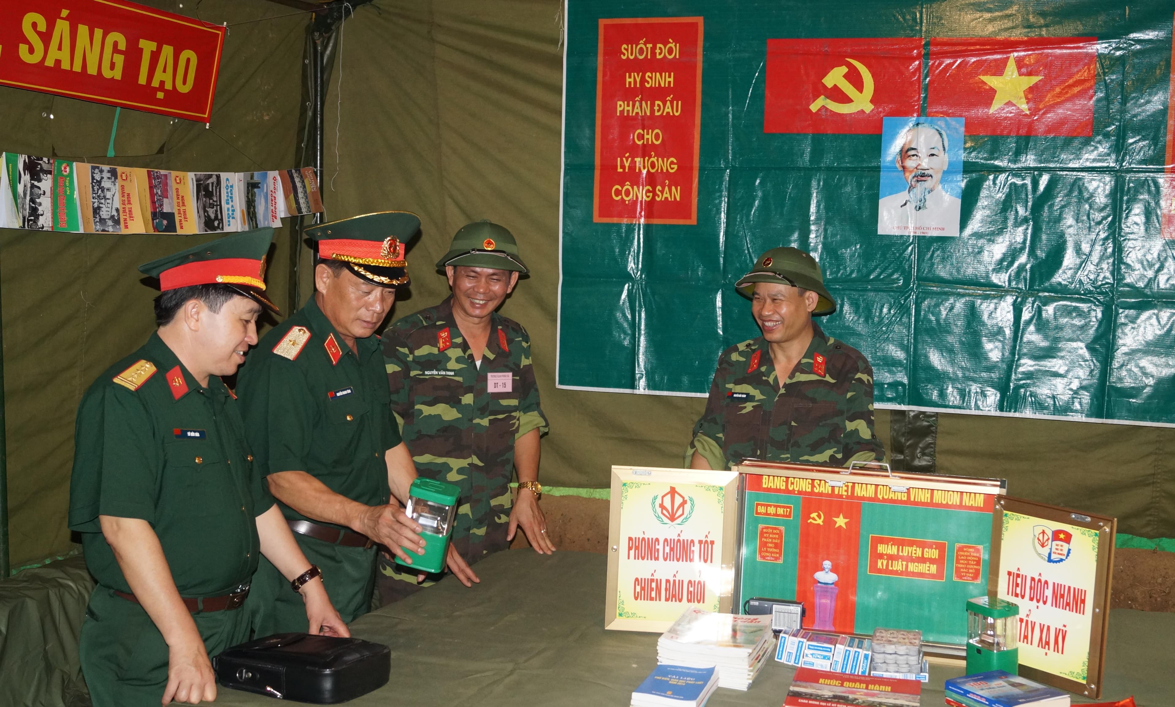 Xây dựng Trường Sĩ quan Phòng hóa chính quy, mẫu mực