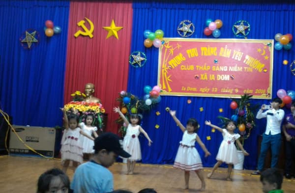 Trăng rằm nơi biên giới