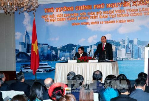 Thủ tướng Nguyễn Xuân Phúc gặp mặt cán bộ, nhân viên Tổng Lãnh sự quán và đại diện cộng đồng người Việt Nam tại Hong Kong và Macau