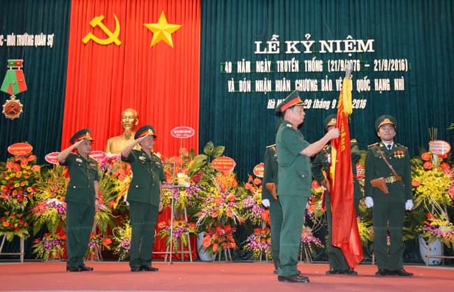 Viện Hóa học-Môi trường Quân sự đón nhận Huân chương Bảo vệ Tổ quốc hạng Nhì
