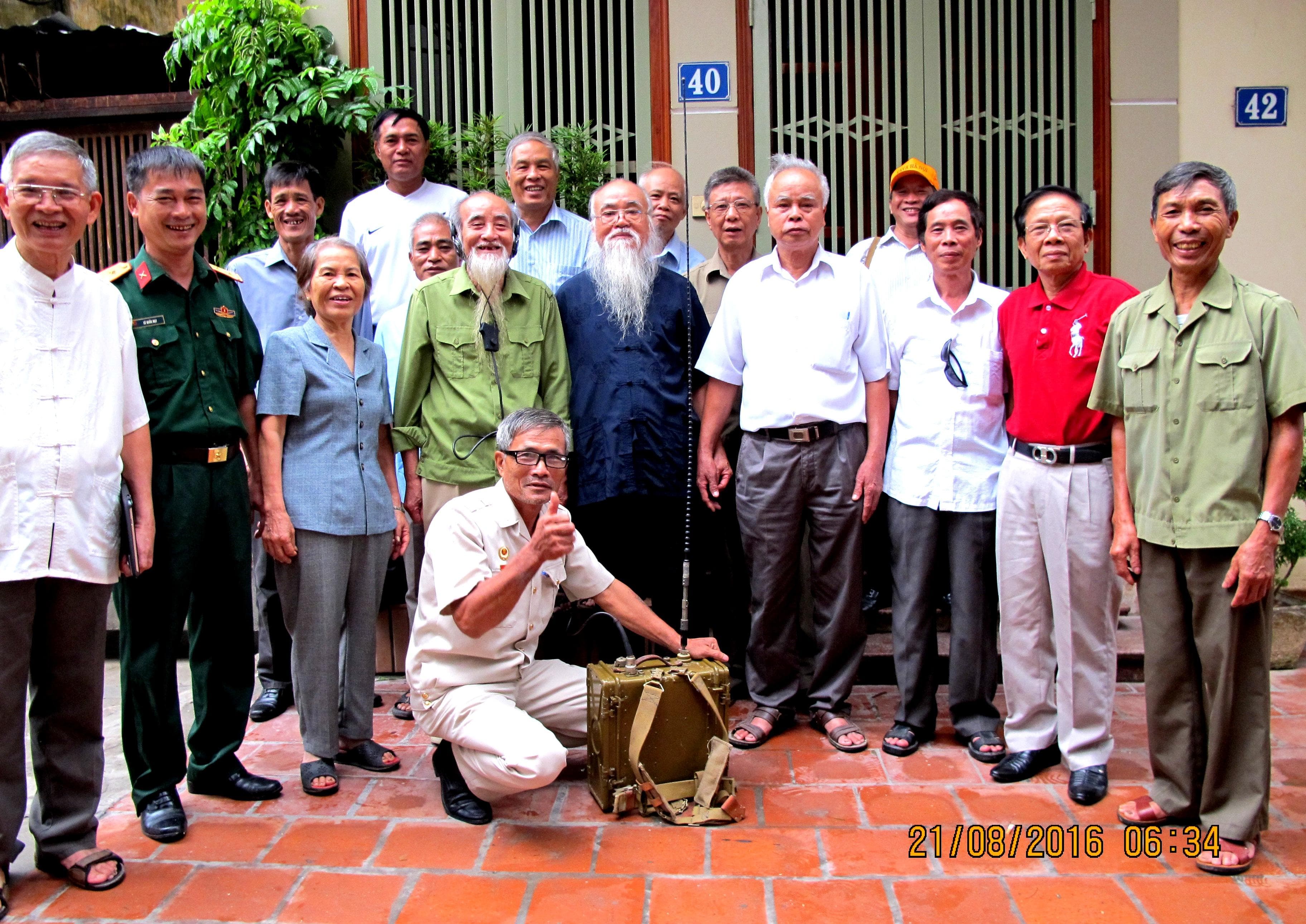 "Tai, mắt" Quân Tiên Phong