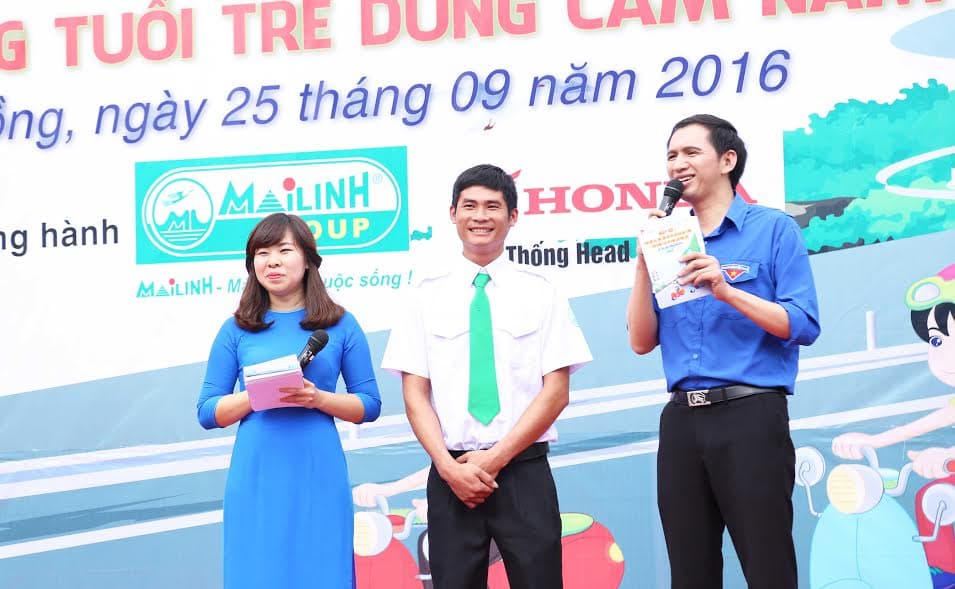 Trao tặng xe ô tô cho tài xế Phan Văn Bắc