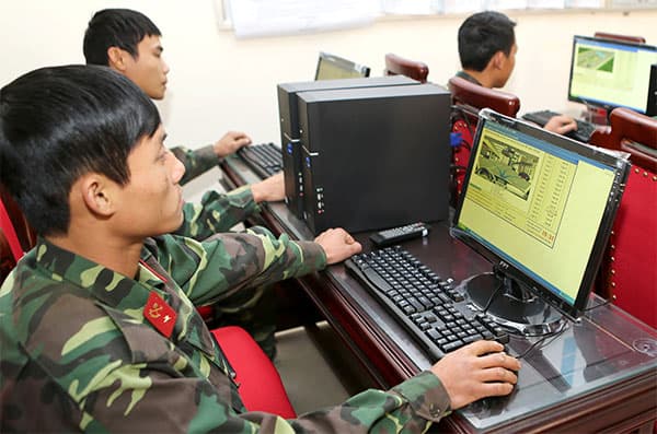 Làm chủ công nghệ để quản lý, sử dụng tốt vũ khí, trang bị