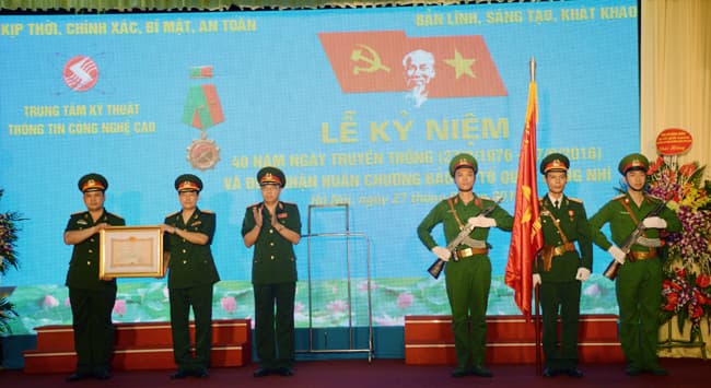 Trung tâm Kỹ thuật Thông tin Công nghệ cao đón nhận Huân chương Bảo vệ Tổ quốc hạng nhì