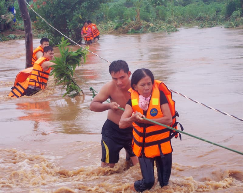 Chuyện cứu người trong lũ dữ