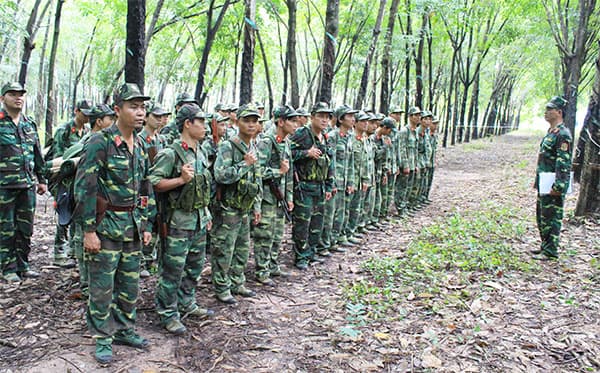 Phối hợp luyện rèn “quân gửi trong dân”