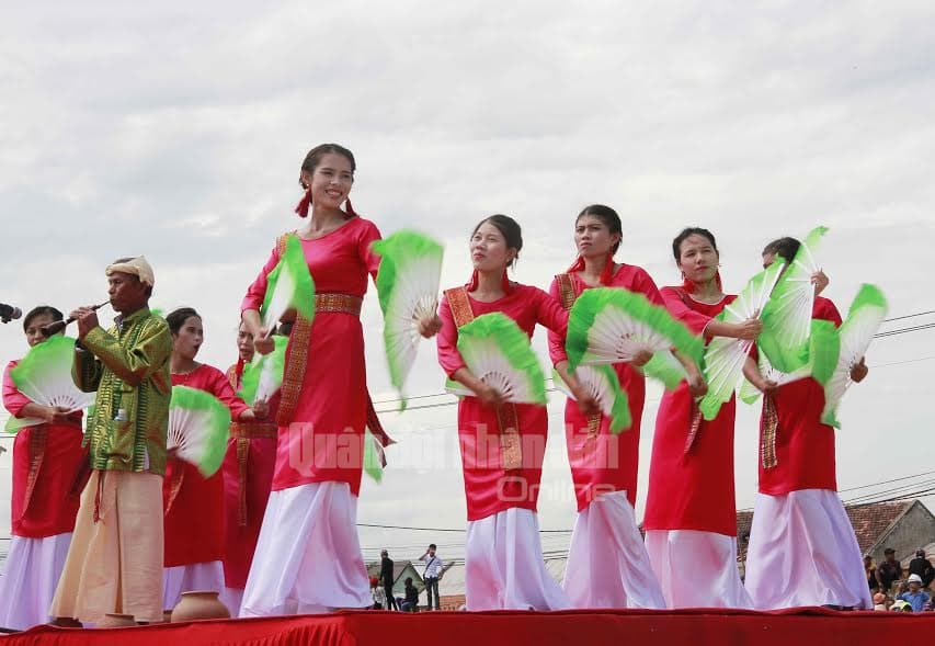 Rực rỡ sắc màu Katê