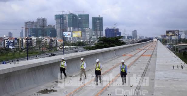 Hợp long cầu Metro vượt sông Sài Gòn