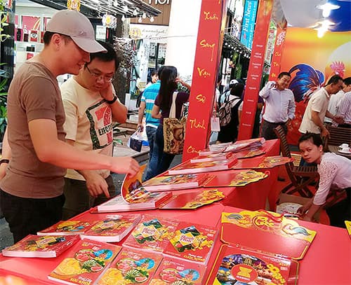 Khai mạc Triển lãm lịch Xuân 2017 - Những sắc màu sáng tạo