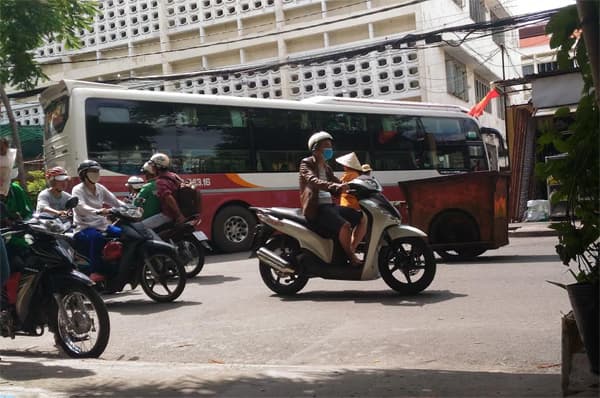 UBND TP Hồ Chí Minh kiên quyết dẹp nạn “xe dù, bến lậu”