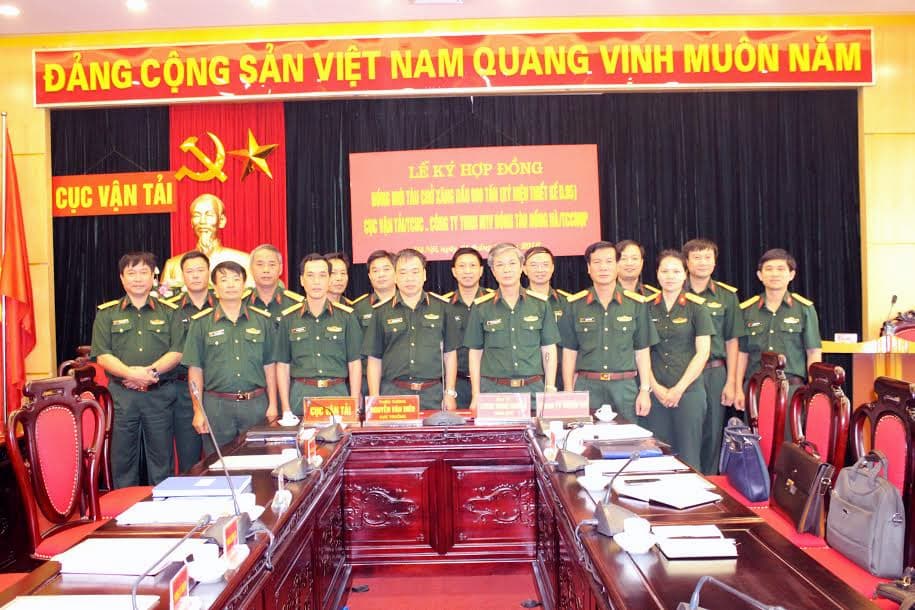 Ký kết hợp đồng đóng mới tàu chở xăng dầu 600 tấn