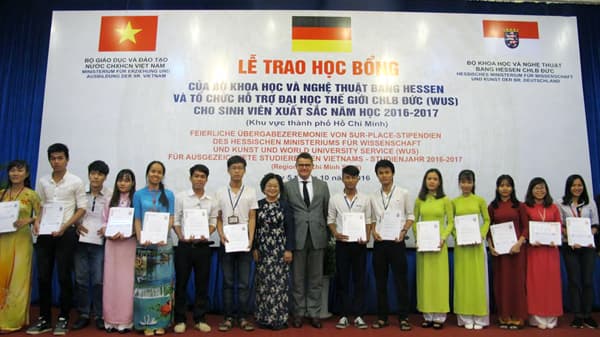 CHLB Đức trao học bổng cho sinh viên Việt Nam