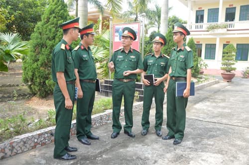 Sĩ quan trẻ nêu gương