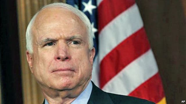 Thượng nghị sĩ John McCain rút lại quyết định ủng hộ ông D. Trump
