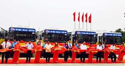 Đưa vào sử dụng hai tuyến xe buýt về thị trấn Xuân Mai