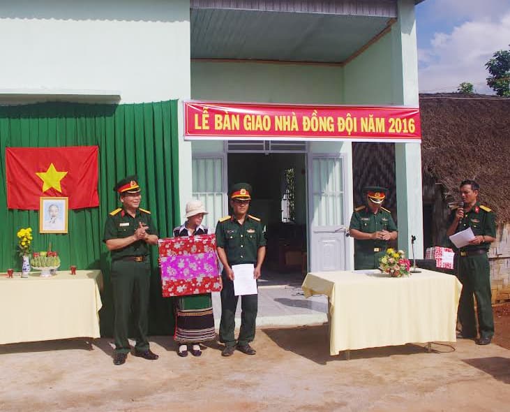 Đắc Nông bàn giao nhà đồng đội cho gia đình quân nhân có hoàn cảnh khó khăn