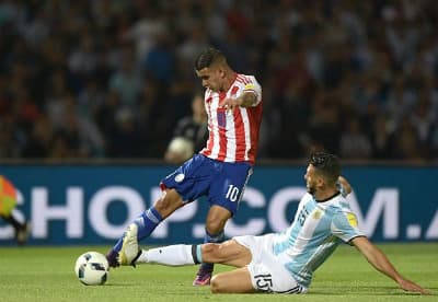 Argentina bất ngờ thua Paraguay, Anh hòa Slovenia