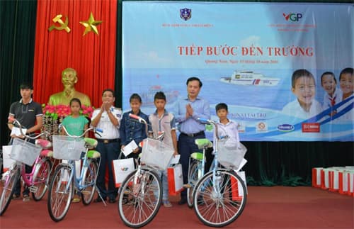 Quảng Nam: Trao tặng 100 suất học bổng cho học sinh huyện Núi Thành