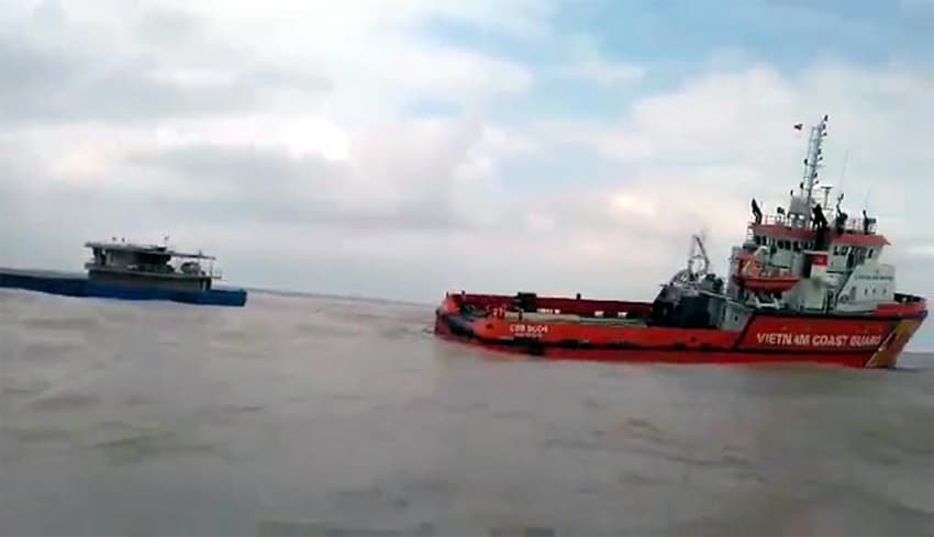 Cứu hộ thành công 4 thuyền viên trên tàu hàng bị nạn